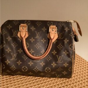 Louis Vuitton Monogram Speedy 25